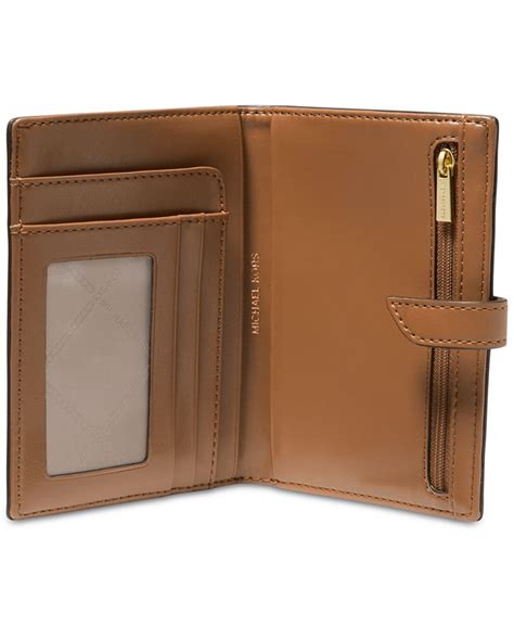 Heritage Medium Logo Passport Wallet 